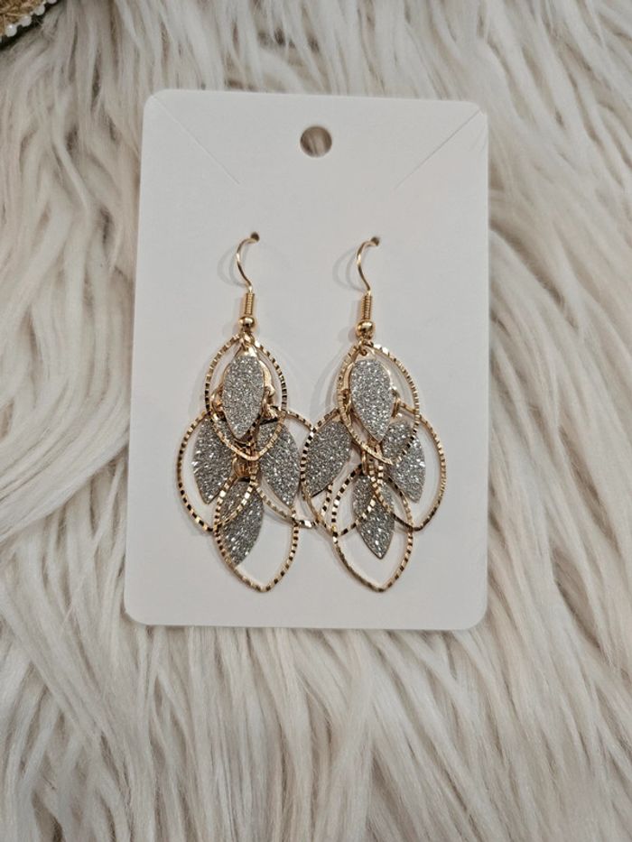 Boucles d'oreilles neuves - photo numéro 2