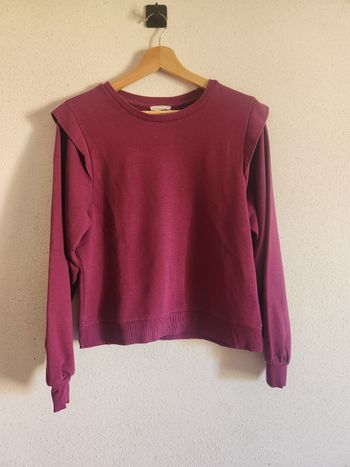 Sweat femme M Cache Cache – violet / magenta – volants épaules – très bon état