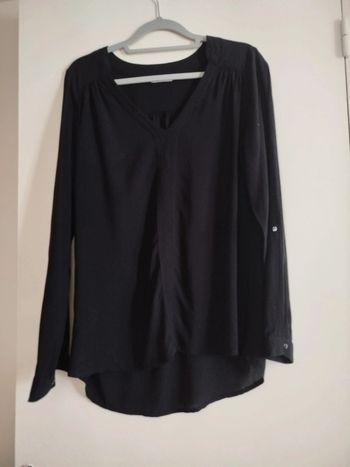 Très joli haut noir Camaïeu taille 36.38