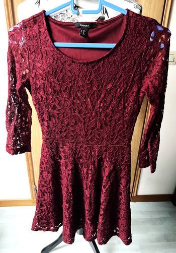Robe dentelle bordeaux taille 34/36