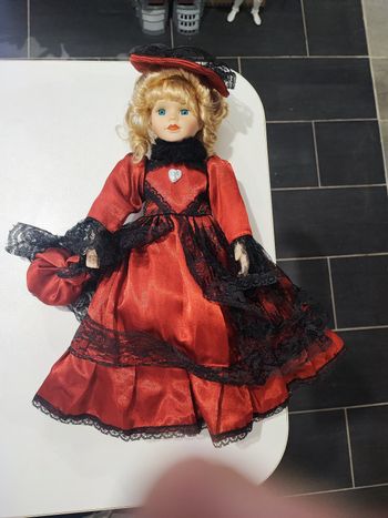 Poupée porcelaine collection