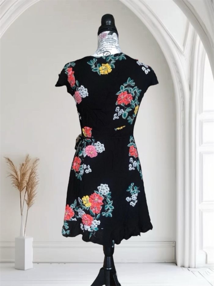 Robe cache cœur noire fleurie Jennyfer - photo numéro 3