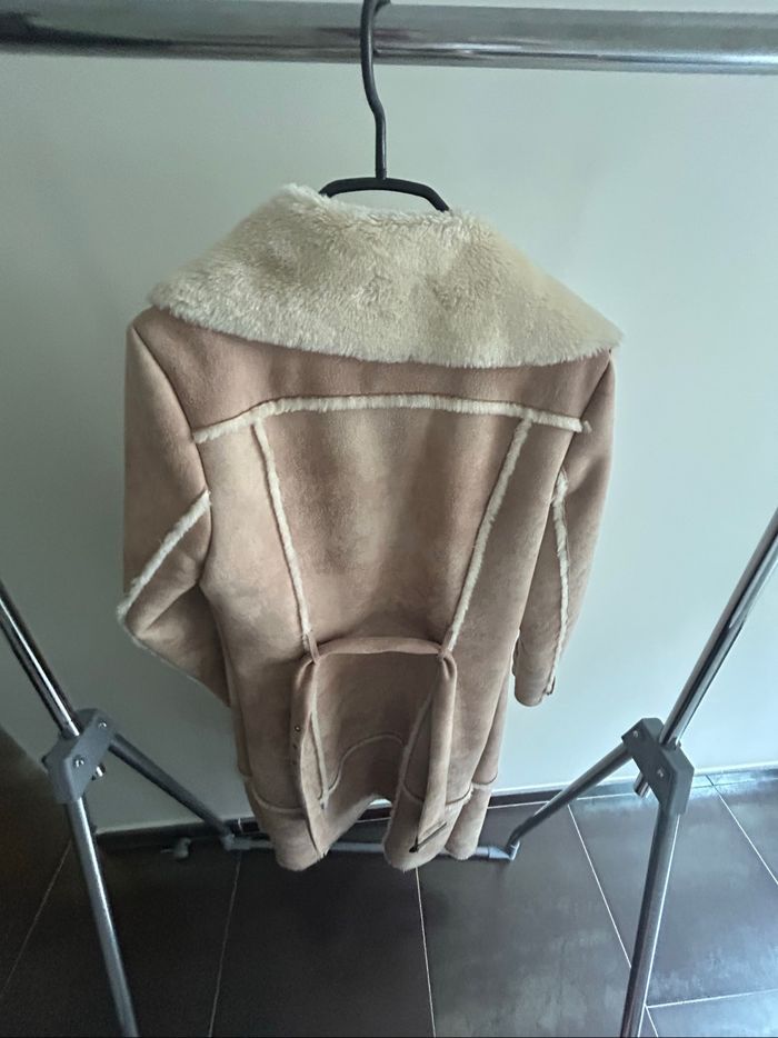 Manteau fausse fourrure très élégant - photo numéro 3