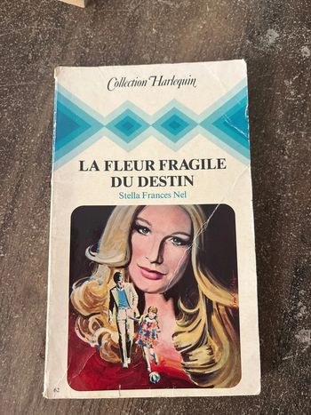 Livre de poche " la fleur fragile du destin"