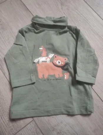 Sous pull 3 mois neuf