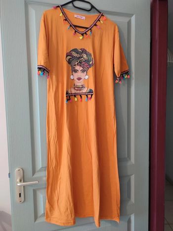 Robe arabe orange à pompons (gandoura)