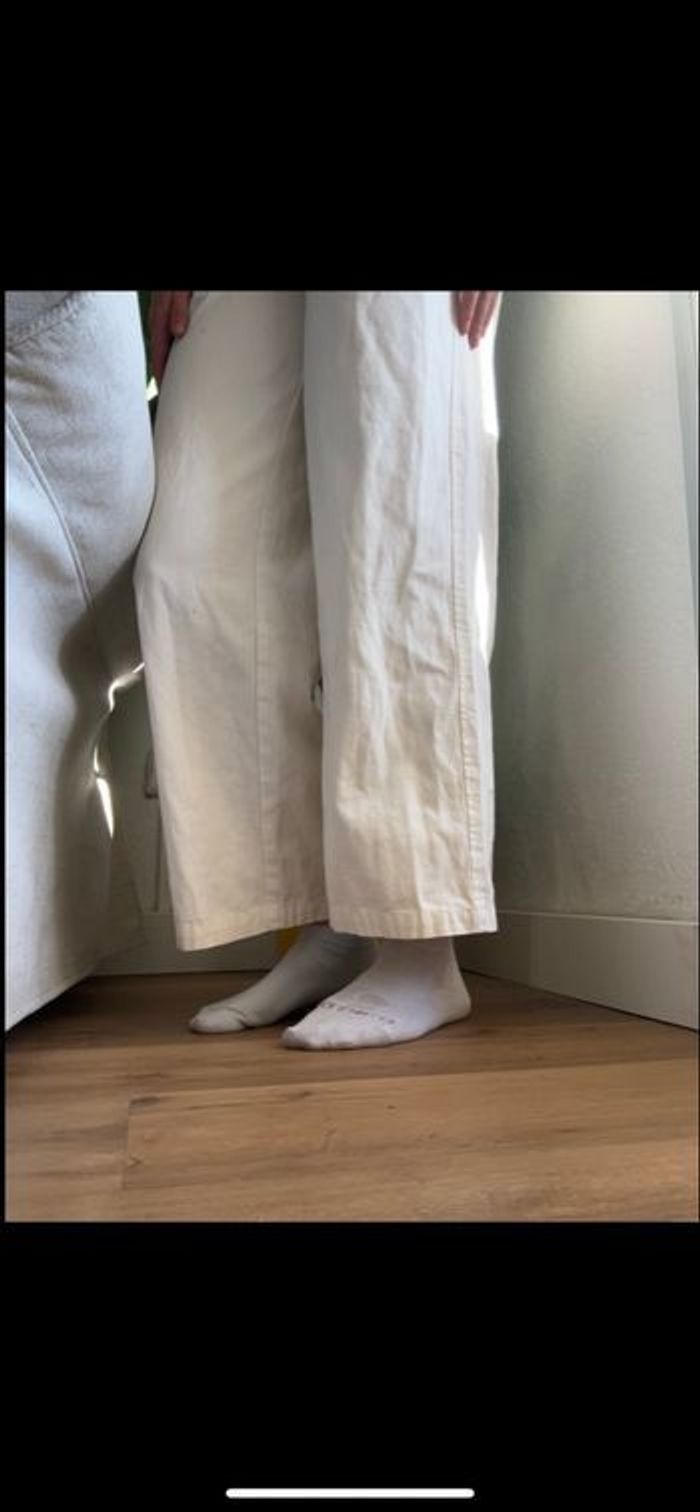 Pantalon blanc collusion avec écriture à l’avant colorée - photo numéro 2