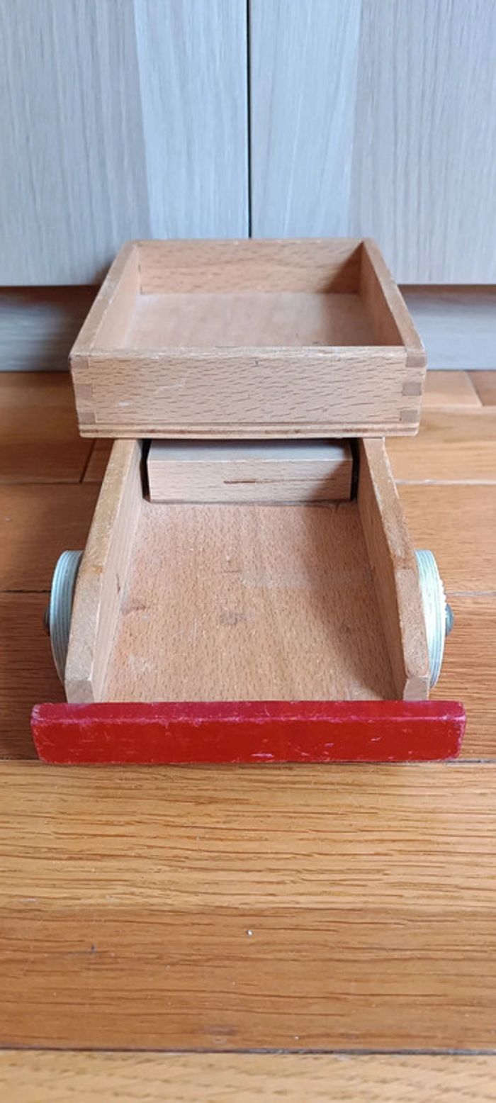 Grosse voiture en bois - photo numéro 6
