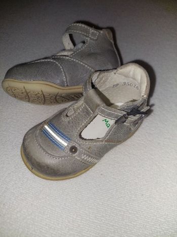 Chaussure bébé Taille 19