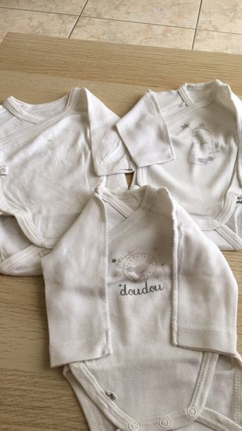 Lot de trois bodies mixte