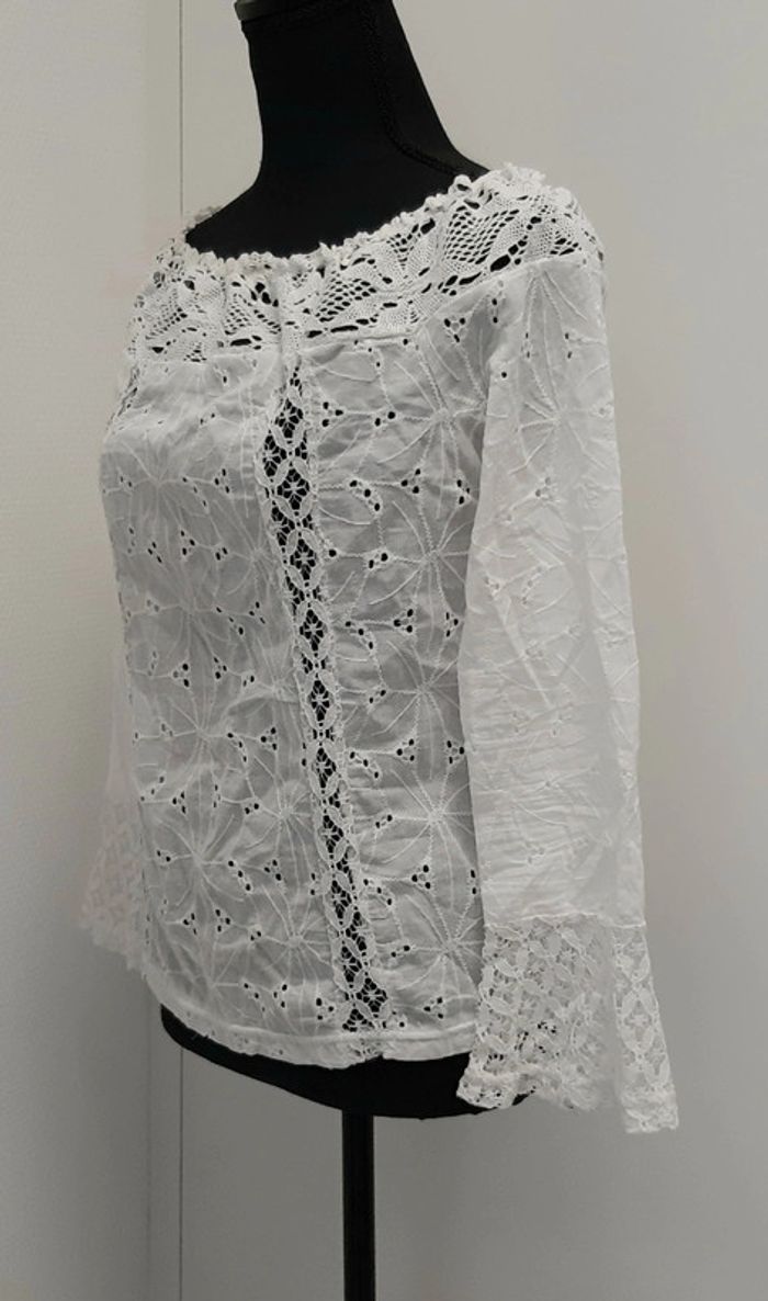 Très jolie blouse en broderie anglaise et dentelle col bateau / Bardot - photo numéro 4
