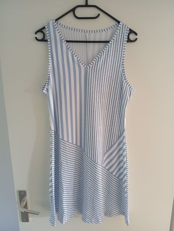 Robe sans manche neuve T44