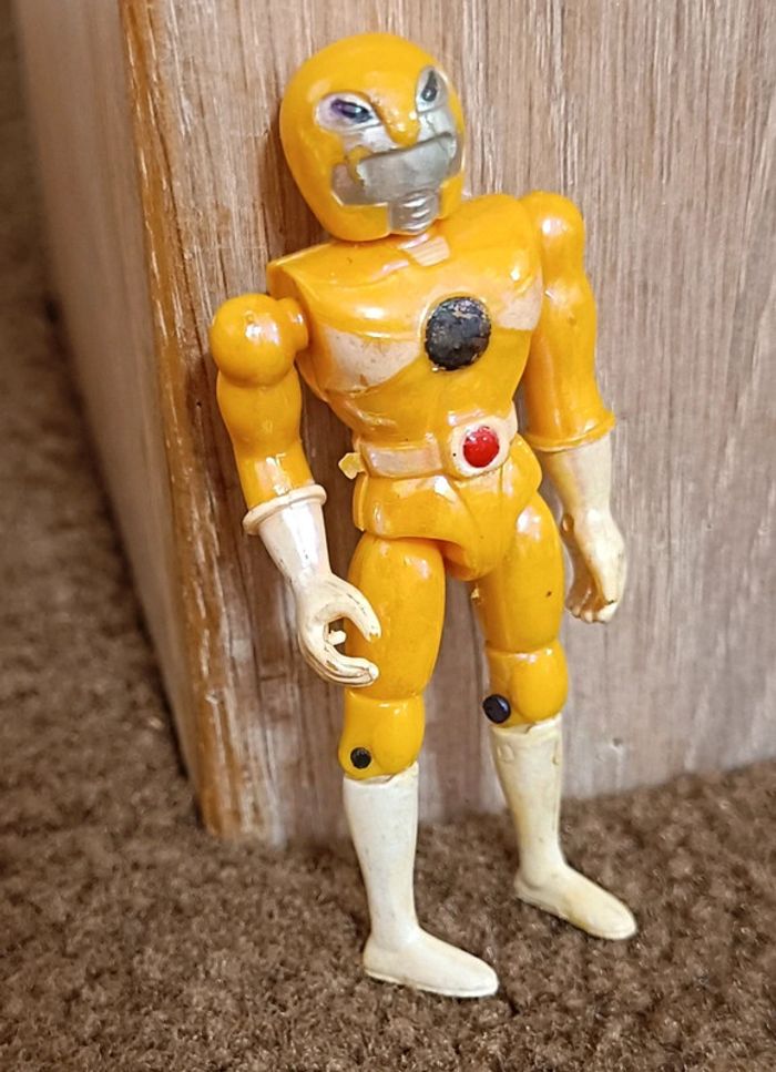 figurine power ranger jaune