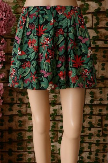 🌸MiniJupe fleurie Zara Trafaluc Taille 40🌸