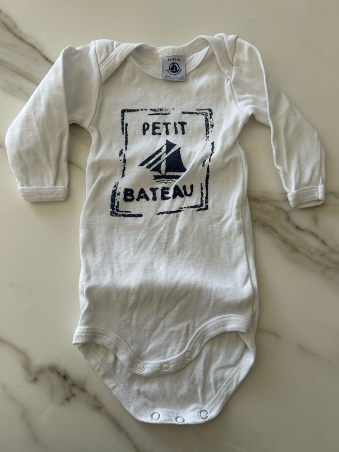 3️⃣ Bodi manche longue petit bateau 3MOIS’