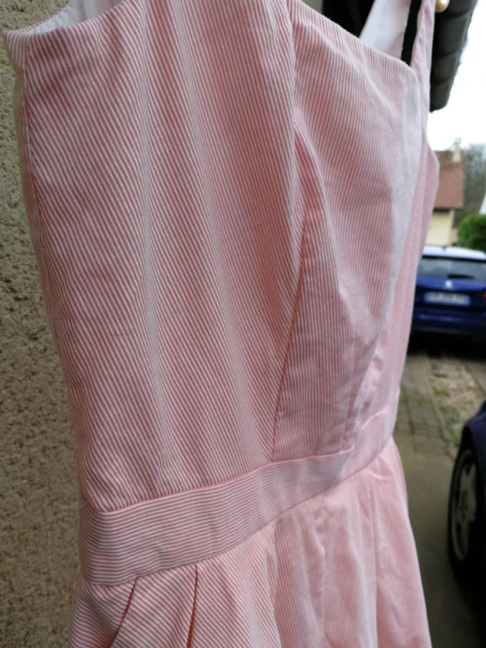 Robe à rayures fines rose et blanc coupe princesse - photo numéro 4