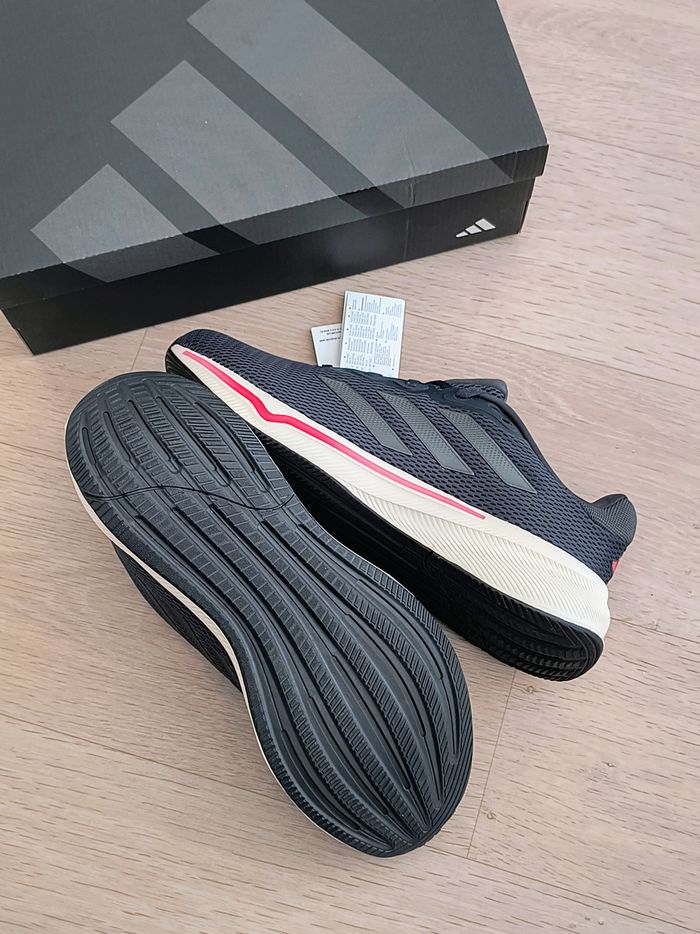 Baskets chaussures running adidas taille 46 2/3 neuves - photo numéro 6