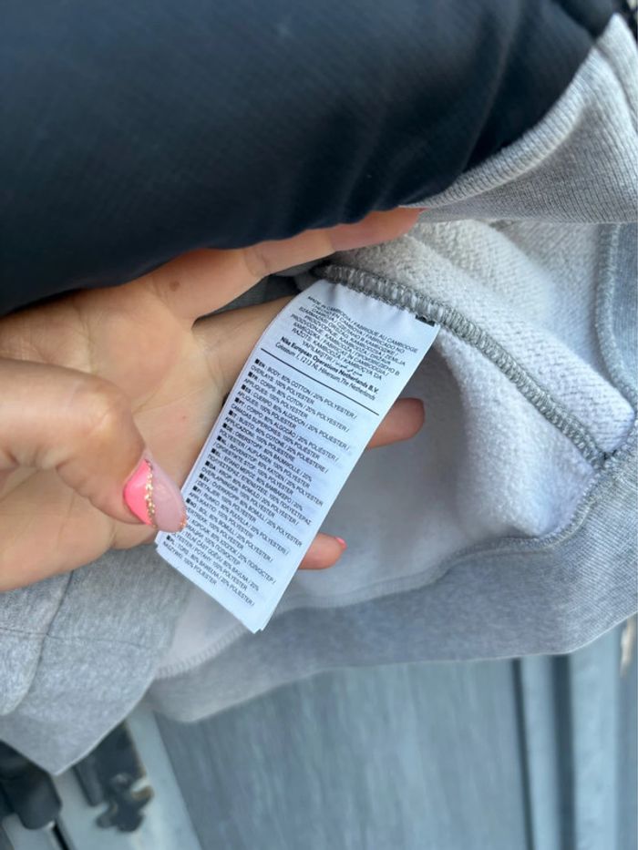 Veste Nike - grise/noir à capuches - taille L - mi saison - en très bon état - photo numéro 4