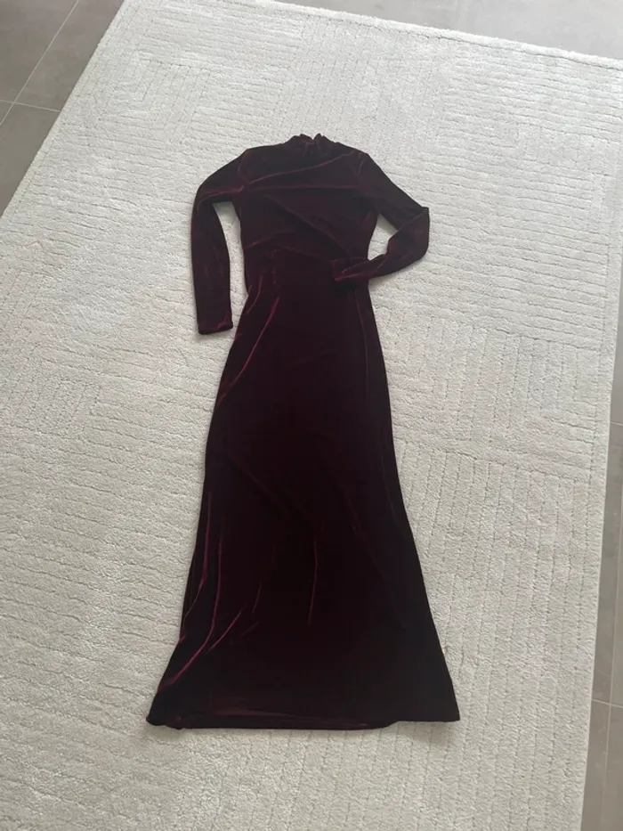 Robe de soirée moulante en velours - photo numéro 4