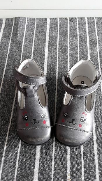 Chaussures grises taille 19