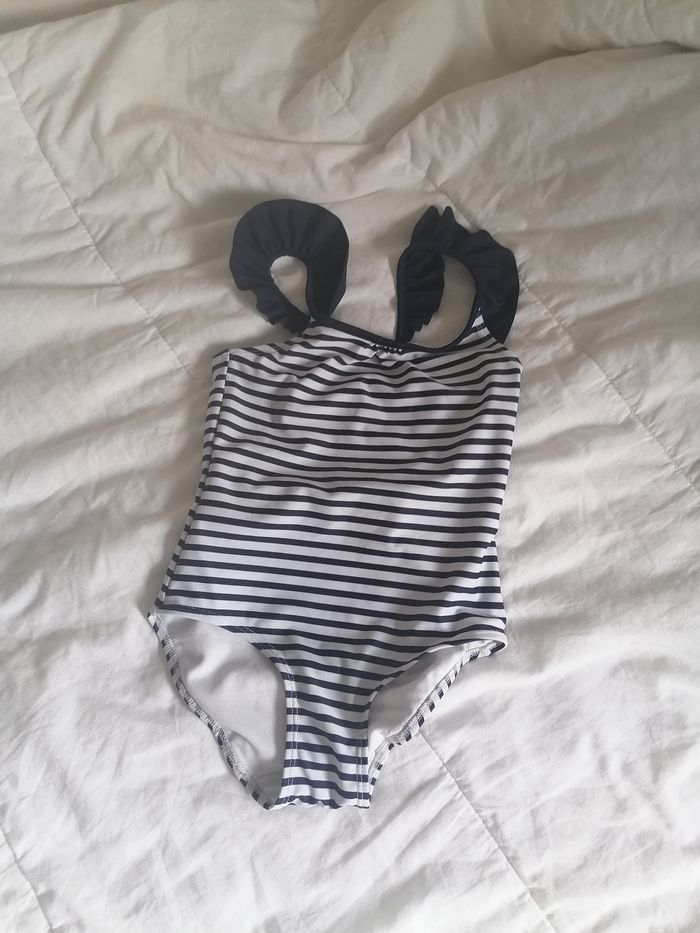 Salopette et maillots de bains - photo numéro 2