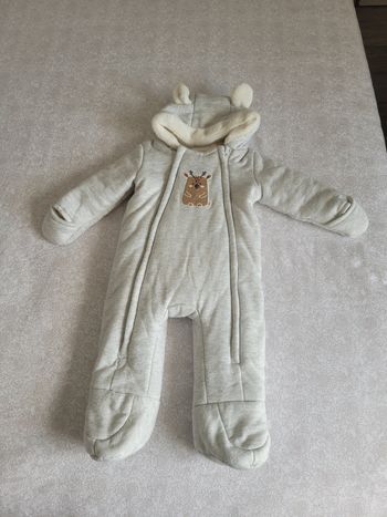 Combinaison en bon état orchestra 6 mois