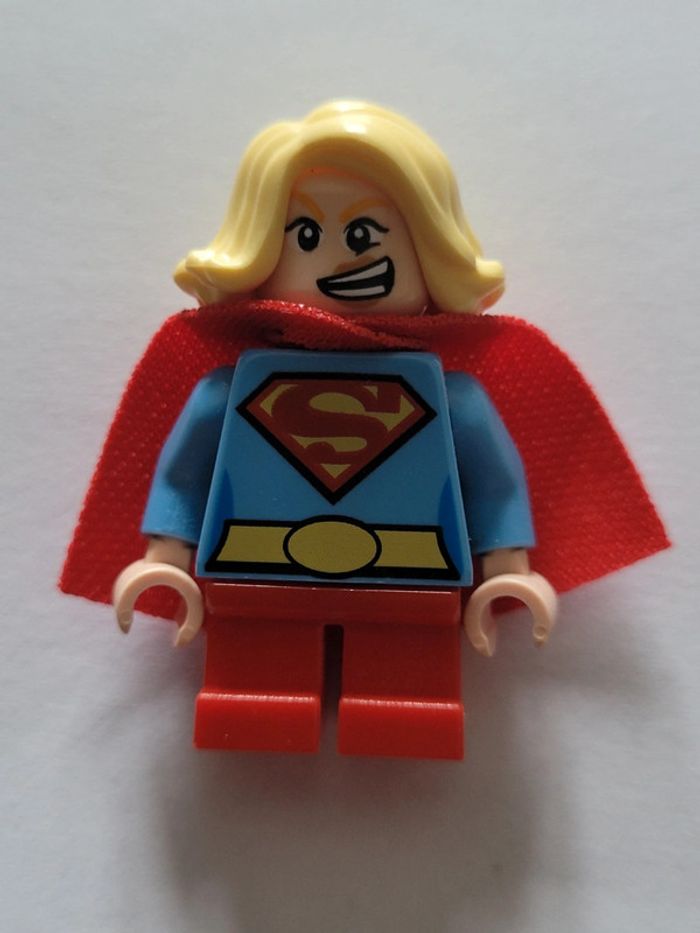 LEGO Super Heroes Supergirl - Short Legs | Minifig sh0483