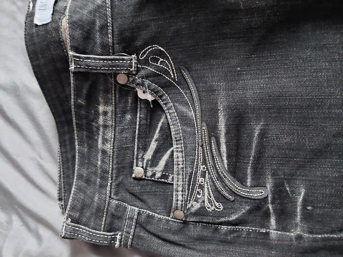 N°241  Jean avec déco sur poche avant et arrière. - photo numéro 4