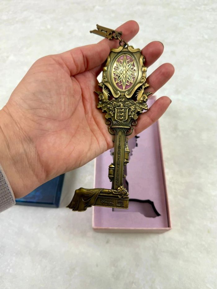 Clé Jumbo Disneyland Paris - édition Limitée - château de la Belle au bois dormant - photo numéro 8