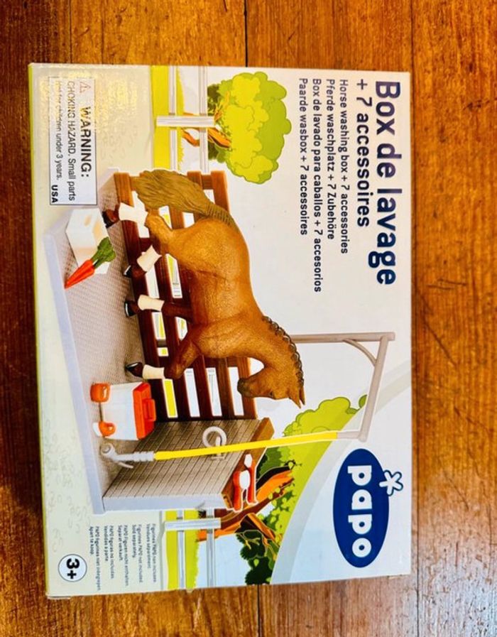 NEUF Papo figurines Box de lavage + 7 accessoires pour chevaux équitation 60116