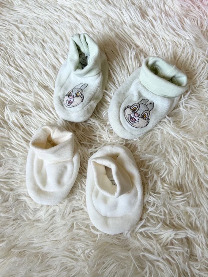 Lot 2 paires de chaussons en velours taille 6 mois - disney
