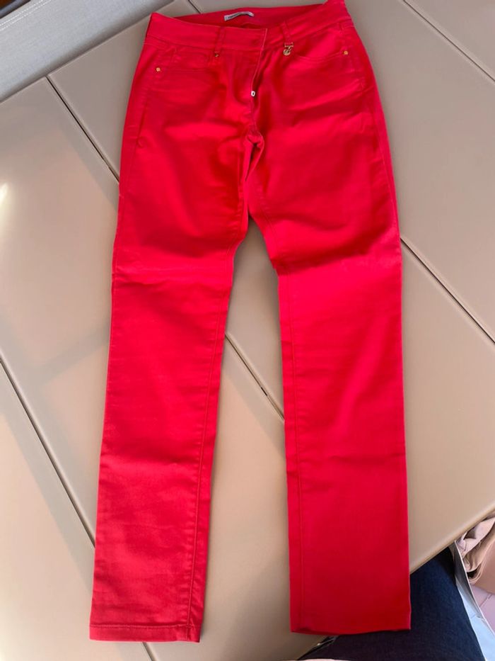 Jean rouge taille
