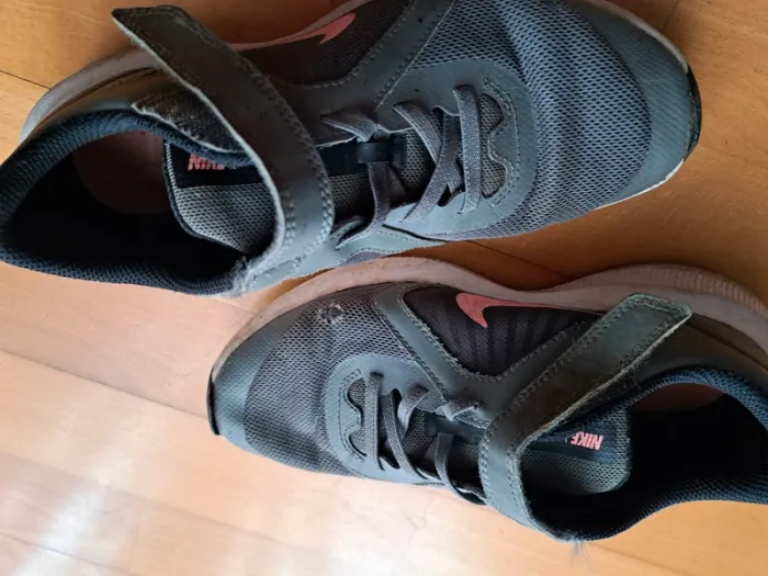 Baskets Nike taille 35 - photo numéro 2