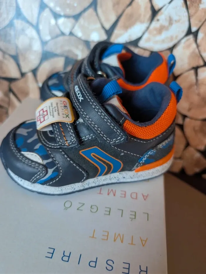 Basket Geox neuve. Taille 20 - photo numéro 2