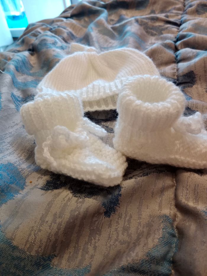 Bonnet et chaussures naissance - photo numéro 3