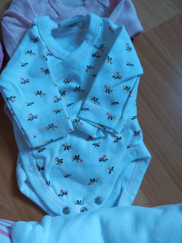 Lot 2 pyjamas et 6 bodies - photo numéro 13