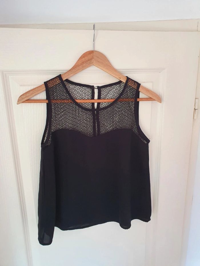 Blouse sans manche noire dentelle