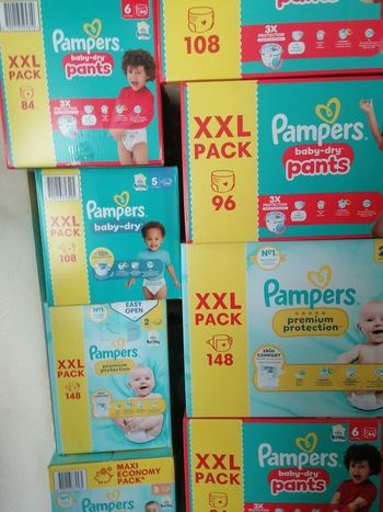 Différentes tailles de pampers babydry ou pants ou premium xxl pack gigapack 25 euros pièce