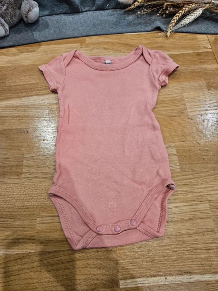 Lot de bodies 6 mois - photo numéro 3