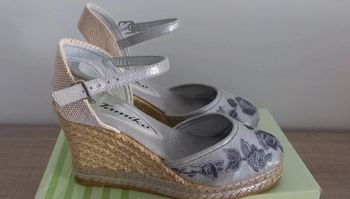 Chaussures talons compensés NEUVES p38