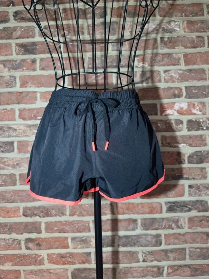 Short noir et rose Undiz Taille XS / 34