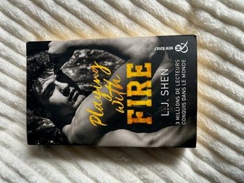 Livre-Playing with fire 
