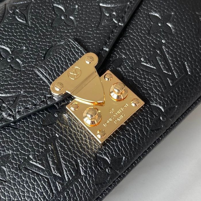 Louis Vuitton Tout neuf, jamais utilisé.
taille:39 x 30 x 15 cmM12429 - photo numéro 8