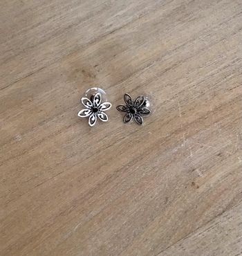 Boucle d’oreilles forme fleur 1,6 cm