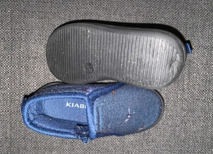 Chaussons bleus dinosaures Kiabi taille 21 - photo numéro 2