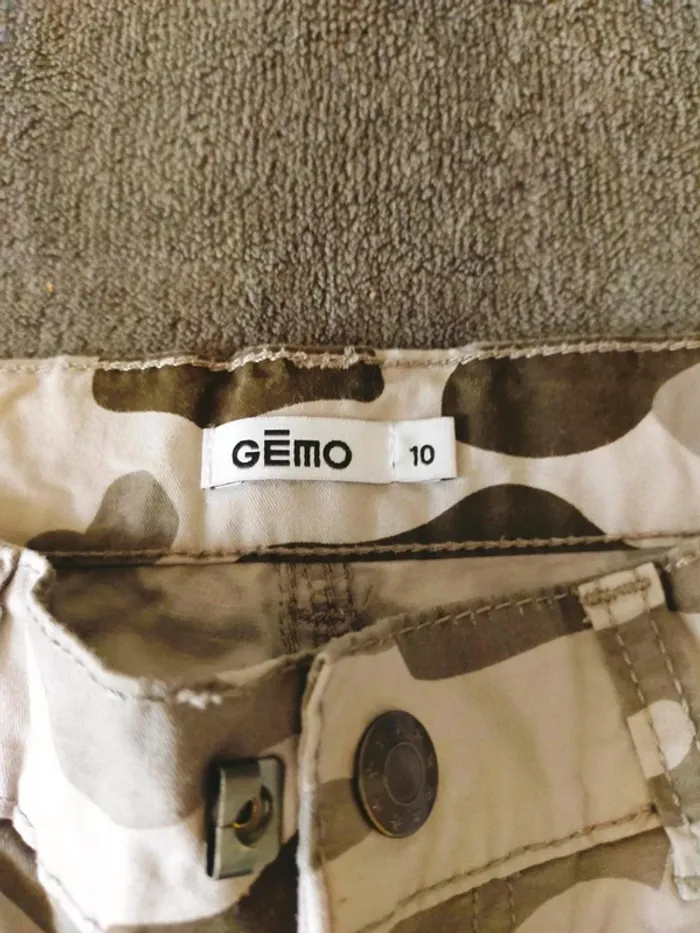 Très beau short 10 ans - photo numéro 2