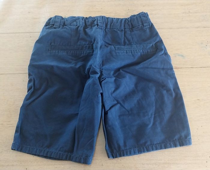 Short garçon 10ans en très bon état - photo numéro 2