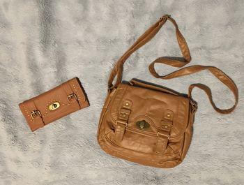 Petit sac camel avec son porte feuille