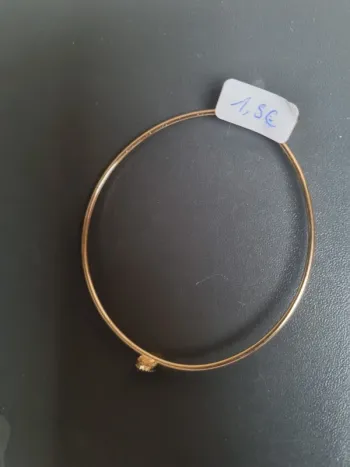 Bracelet avec pierre verte ovale