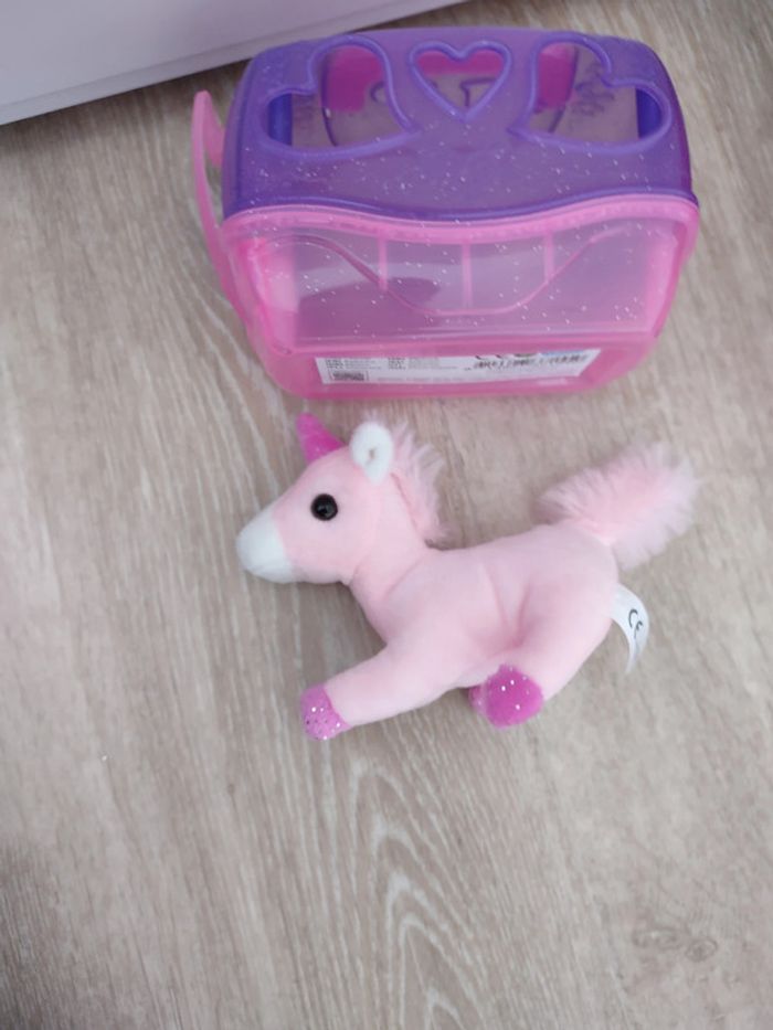 Peluche licorne 🦄 dans sa cage - photo numéro 2